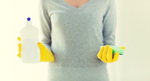 Deep carpet cleaning process showing extracted dirt and refreshed fibres